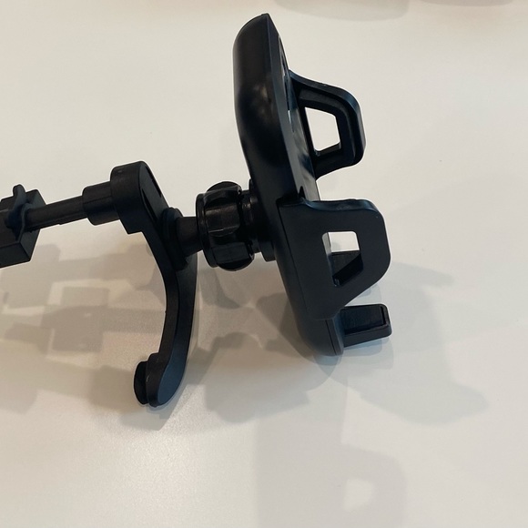 🚗TWO FOR $15 until sold out! 360° Rotating Car Vent Clip Phone Holder - Picture 10 of 12